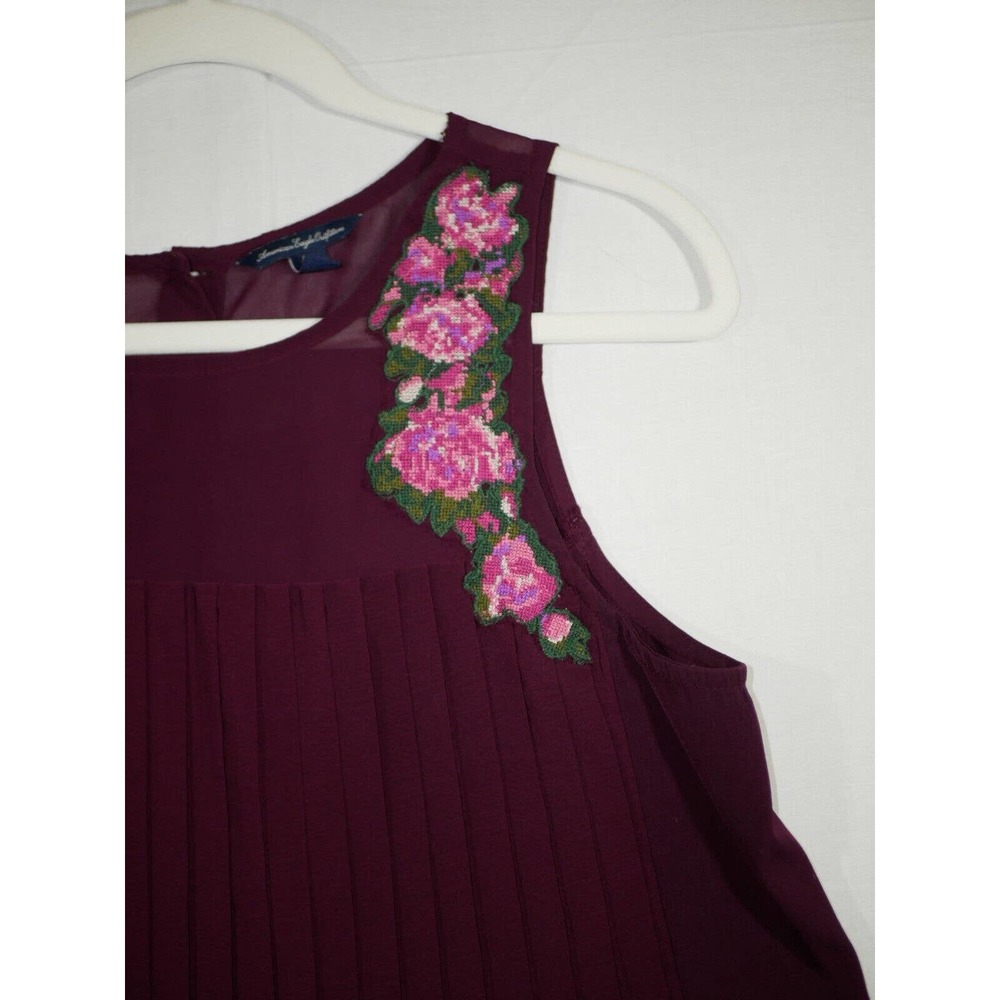 American Eagle Pleated Burgundy Sleeveless Blouse With Floral Applique Size L - Picture 3 of 15